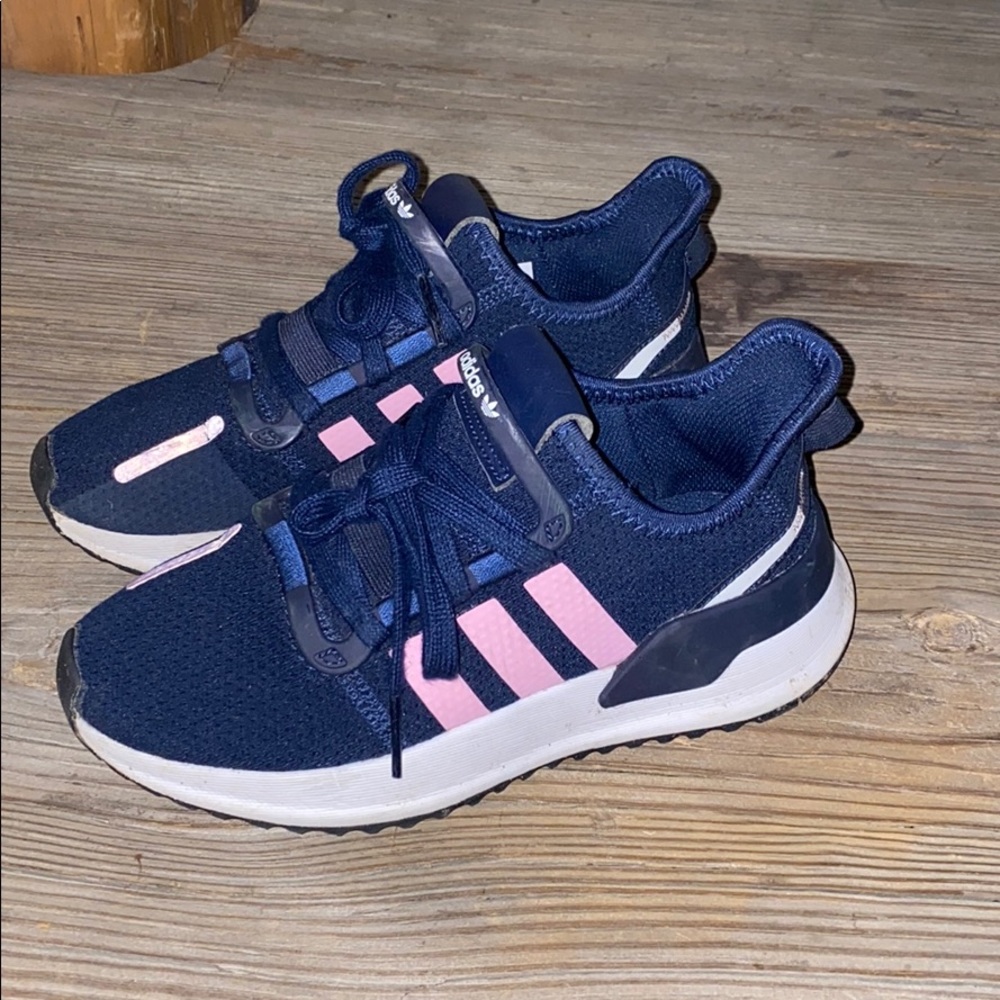 Girls Adidas size 3.5 LIKE NEW